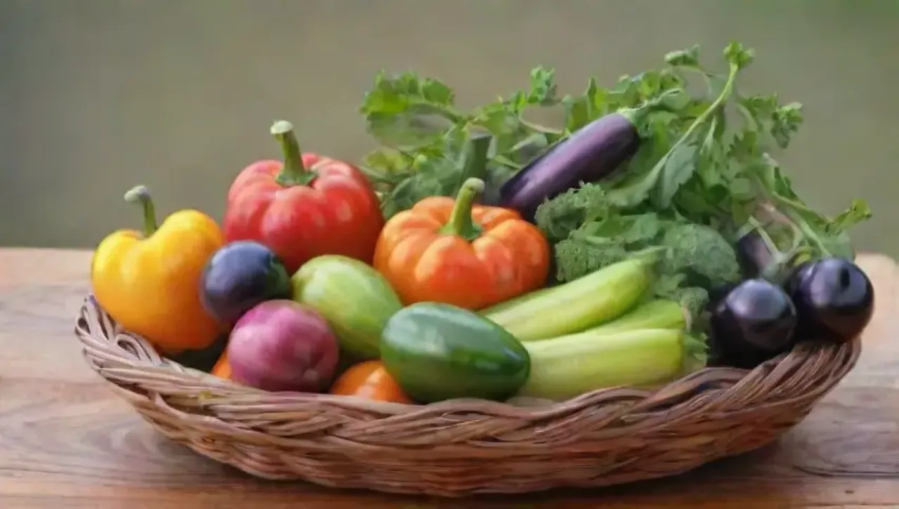 Una colorida y saludable variedad de verduras y frutas frescas en un ambiente rústico