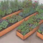 Jardín pequeño con plantación creativa y uso eficiente del espacio