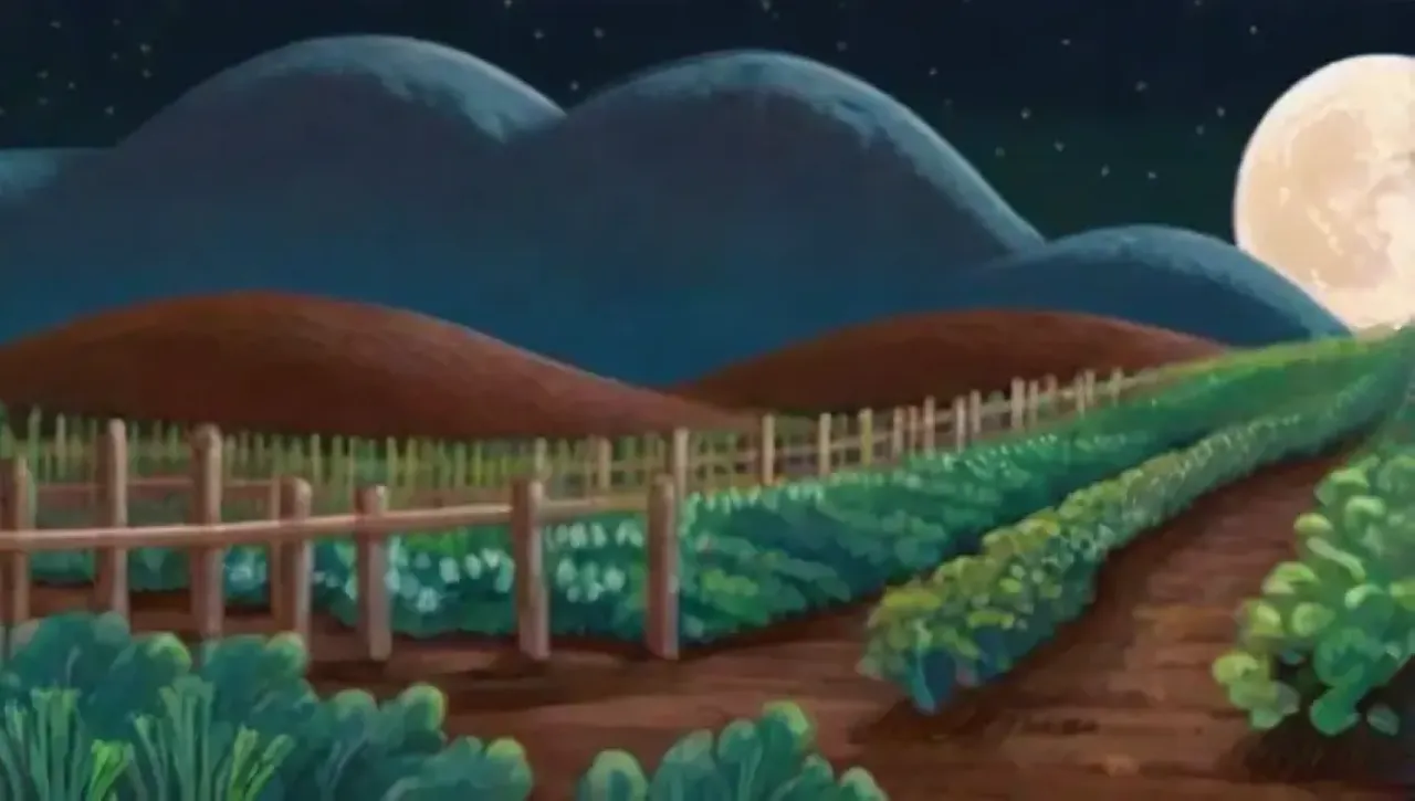 Una noche serena con luna llena ilumina un paisaje agrícola vibrante y en armonía con la naturaleza