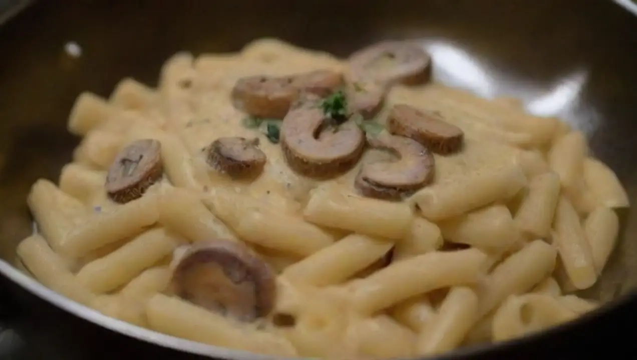 Pasos para cocinar la pasta de Pasta con salsa cremosa de champiñones frescos: receta fácil