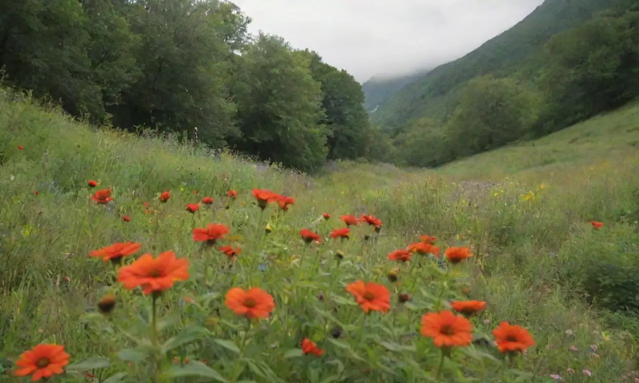 Paisajes verdes vibrantes con flores coloridas y vida silvestre