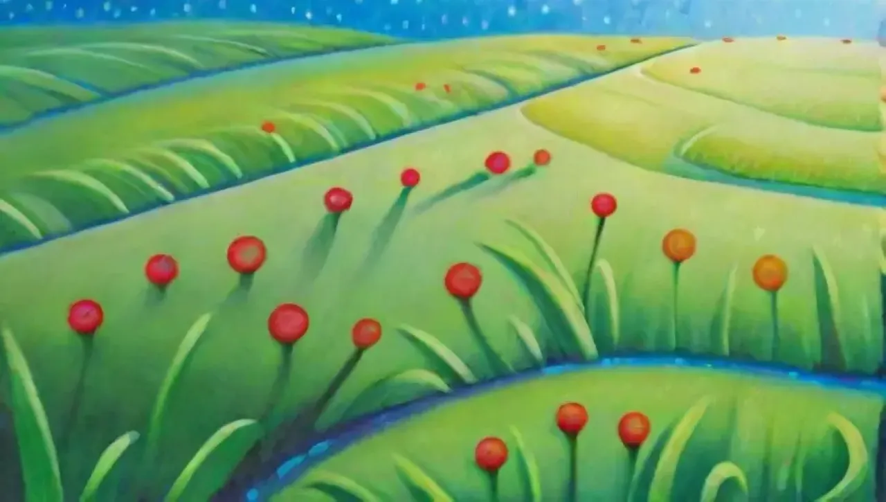 Campos verdes vibrantes con microaspersores que riegan plantas y flores bajo un cielo azul