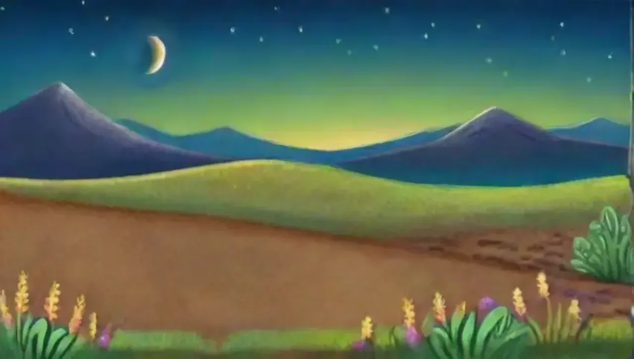 Un sereno paisaje nocturno con luna creciente, campos verdes y vida vibrante