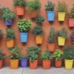 Diseño de jardines verticales con plantas coloridas y consejos eco-amigables