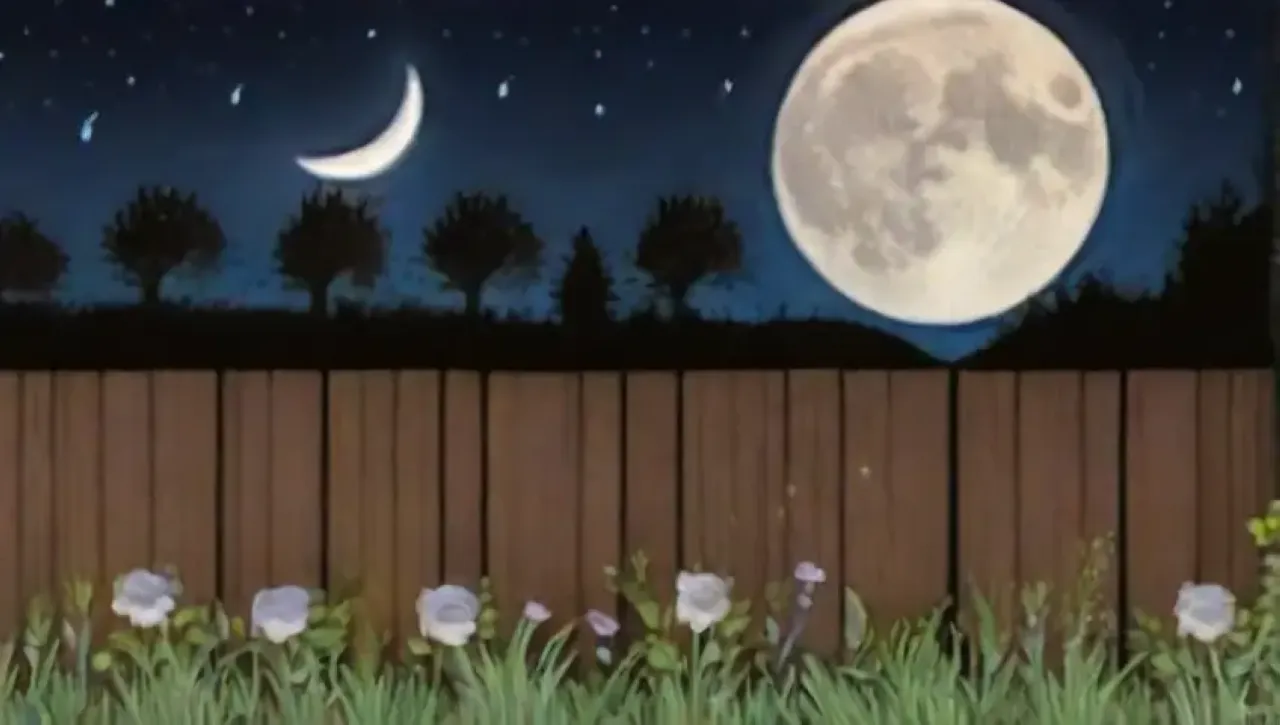 Una noche serena con la luna llena ilumina campos y flores, simbolizando la armonía entre la tierra y la naturaleza